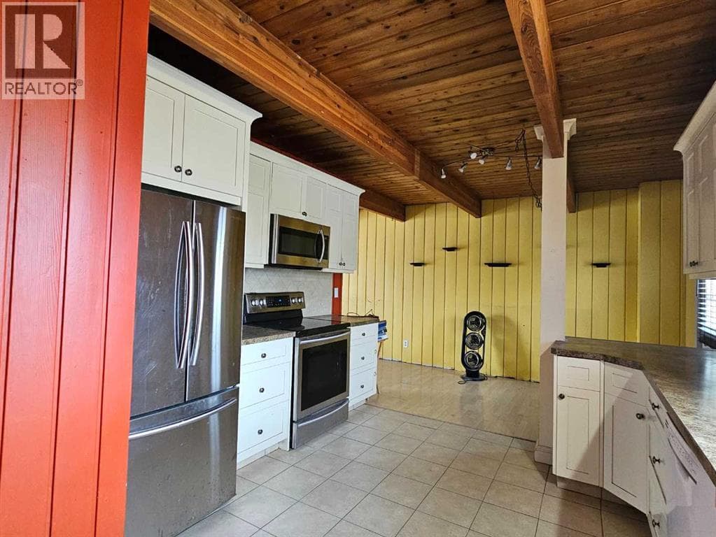 406 8 Street S — photo 4