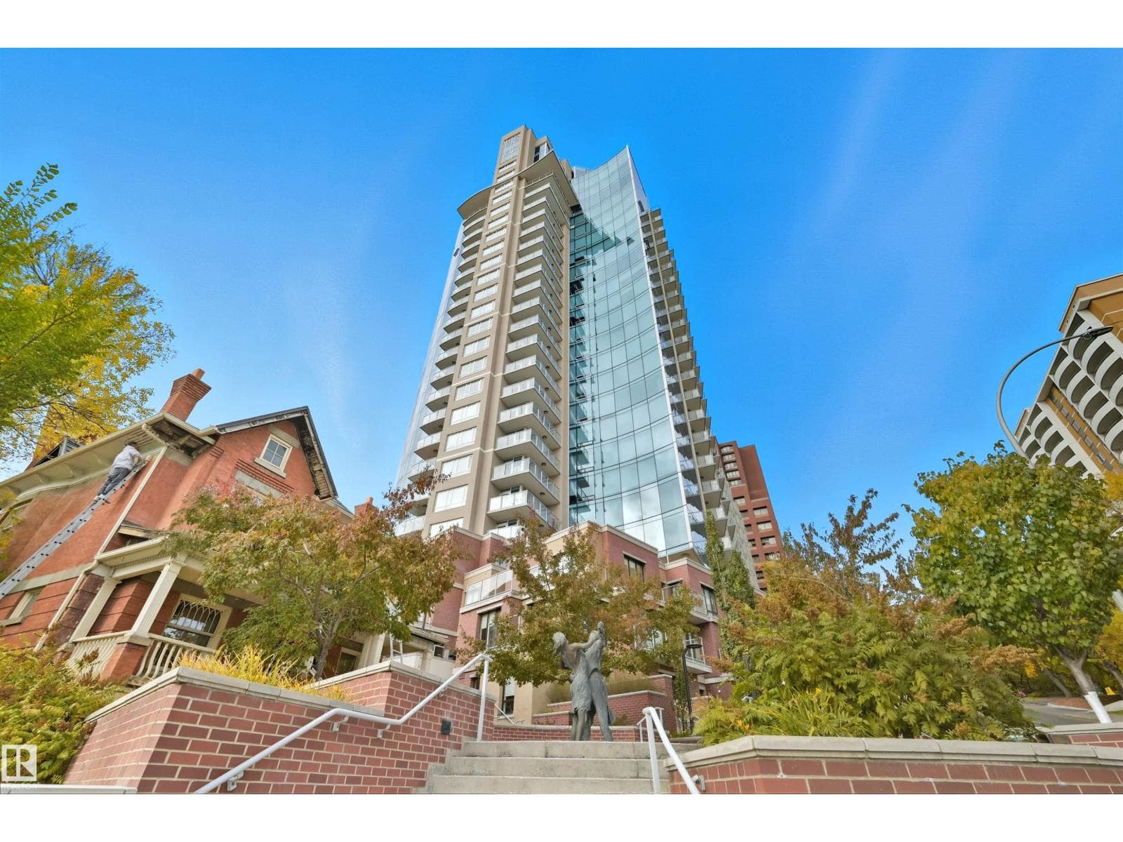 #2002 9720 106 ST NW