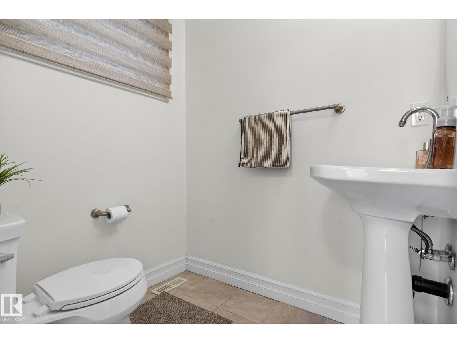 1014 162 ST SW SW — photo 4