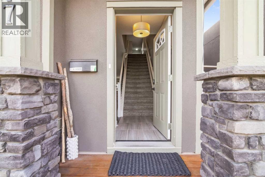 6417 34 Avenue NW — photo 3