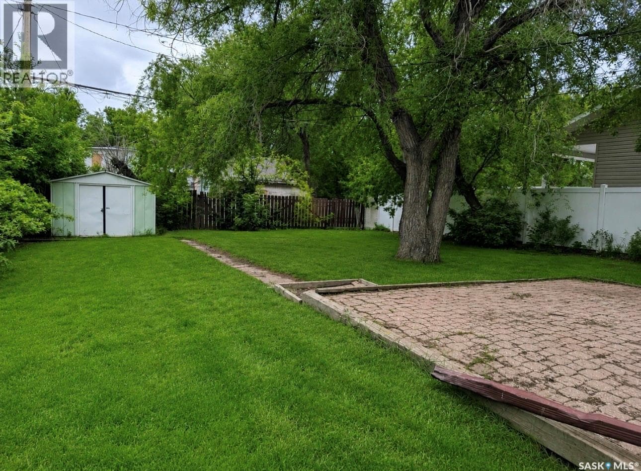 307 5th AVENUE W — photo 2