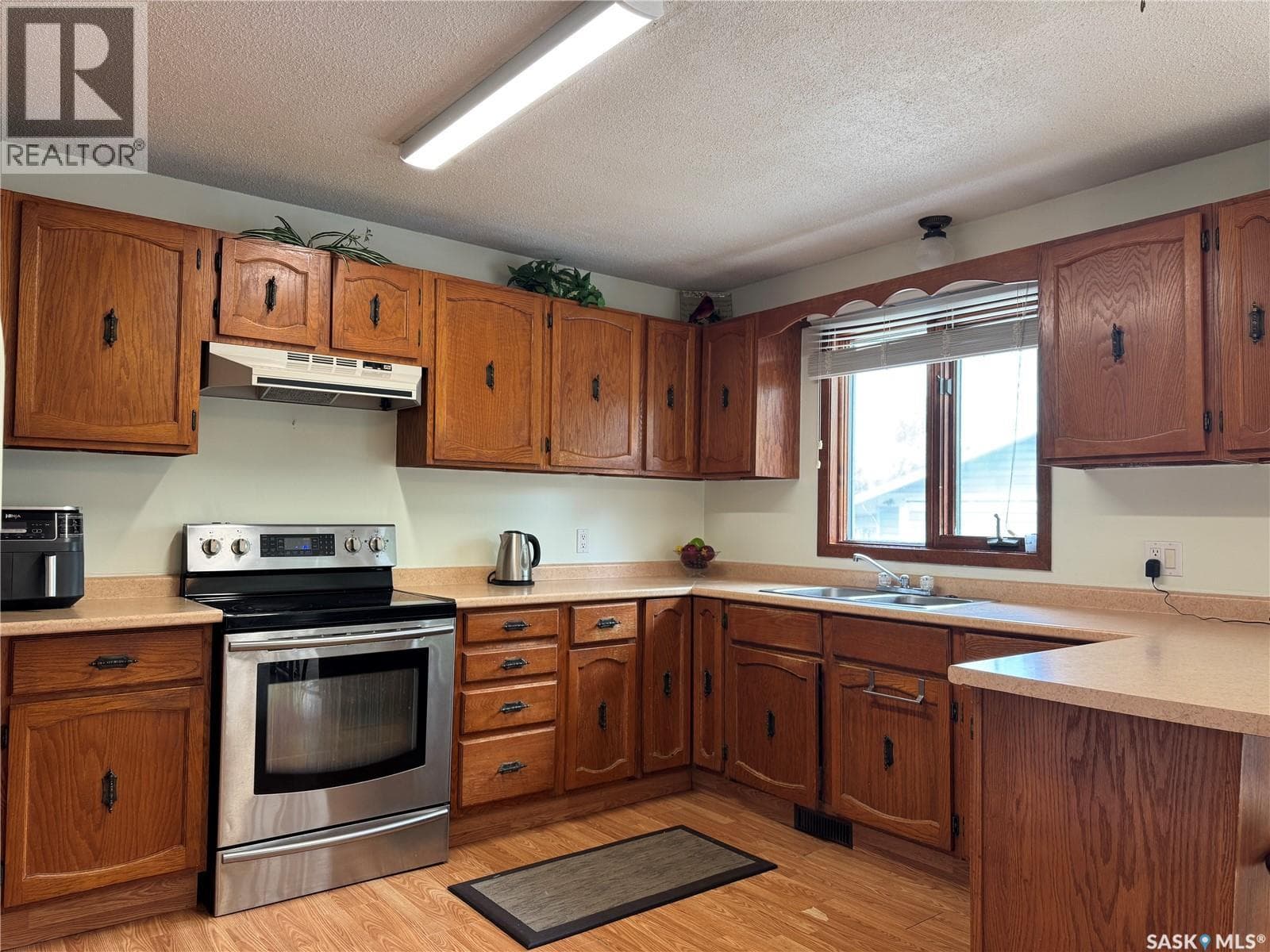 709 Broadway STREET — photo 3