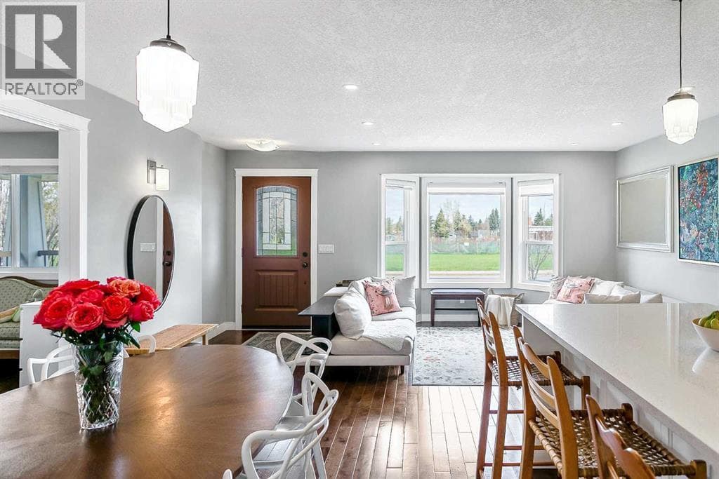 95 Hillgrove Crescent SW — photo 4