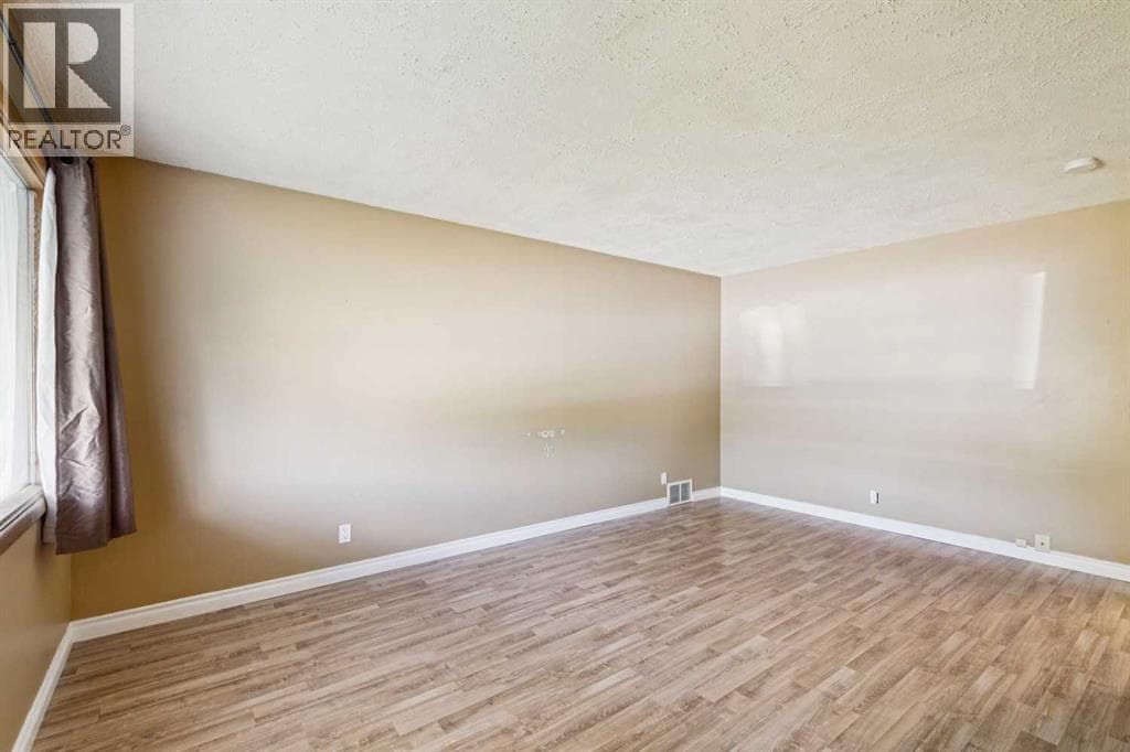 918 38 Street SE — photo 5