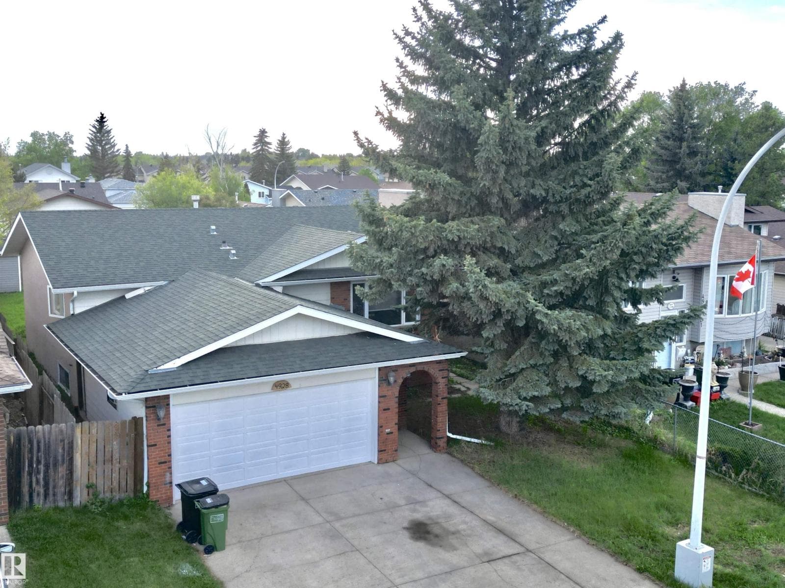 4928 31 AV NW — photo 3