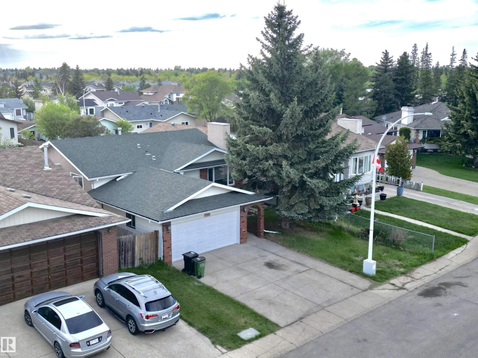 4928 31 AV NW — photo 4