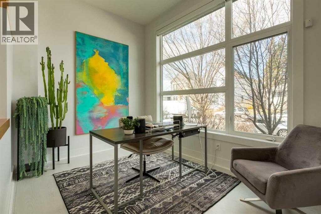 2210 Victoria Crescent NW — photo 3