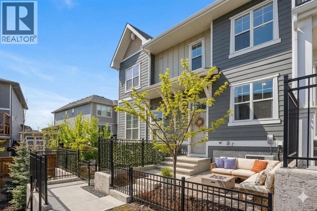 812 Cranbrook Walk SE photo 3