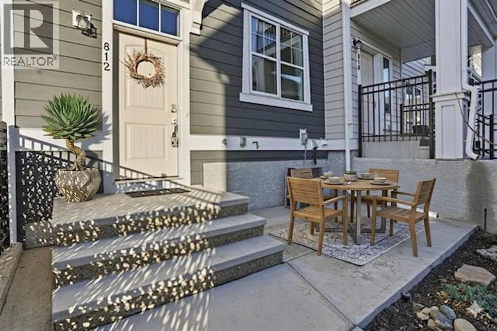 812 Cranbrook Walk SE photo 5