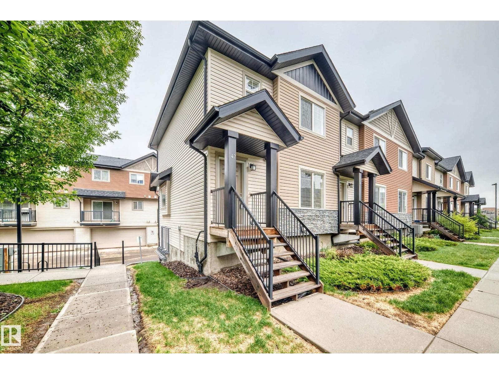 #47 12004 22 AV SW