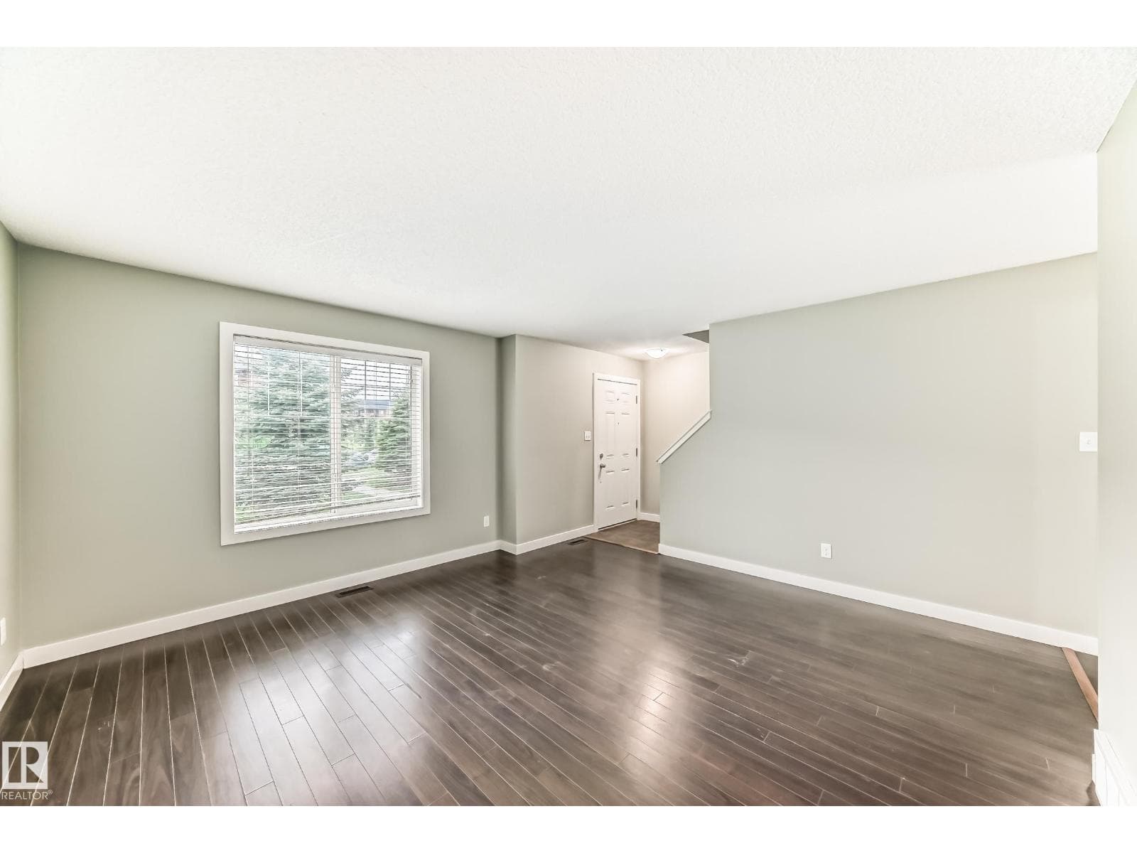 #47 12004 22 AV SW — photo 3