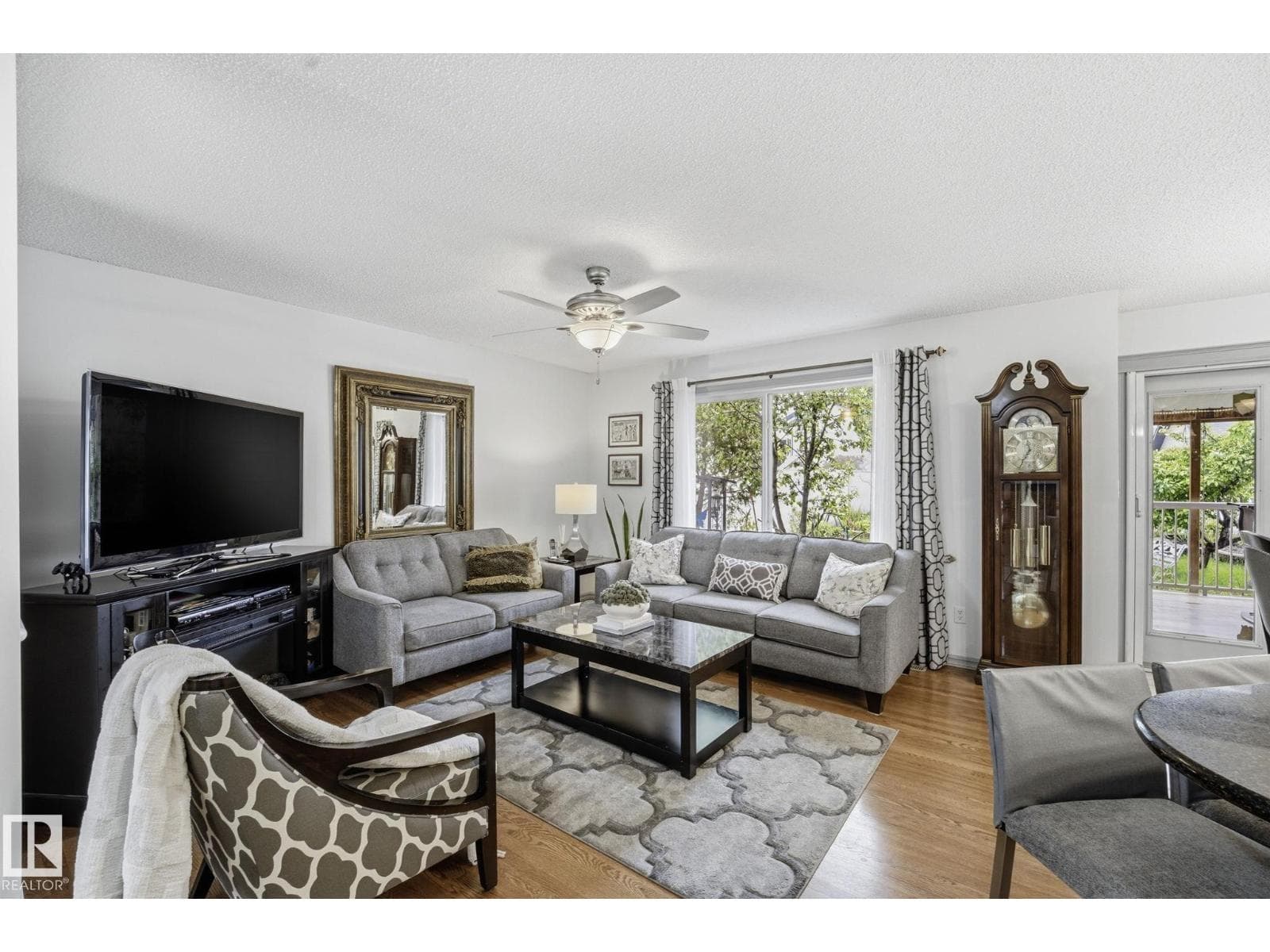 3231 28A AV NW — photo 4