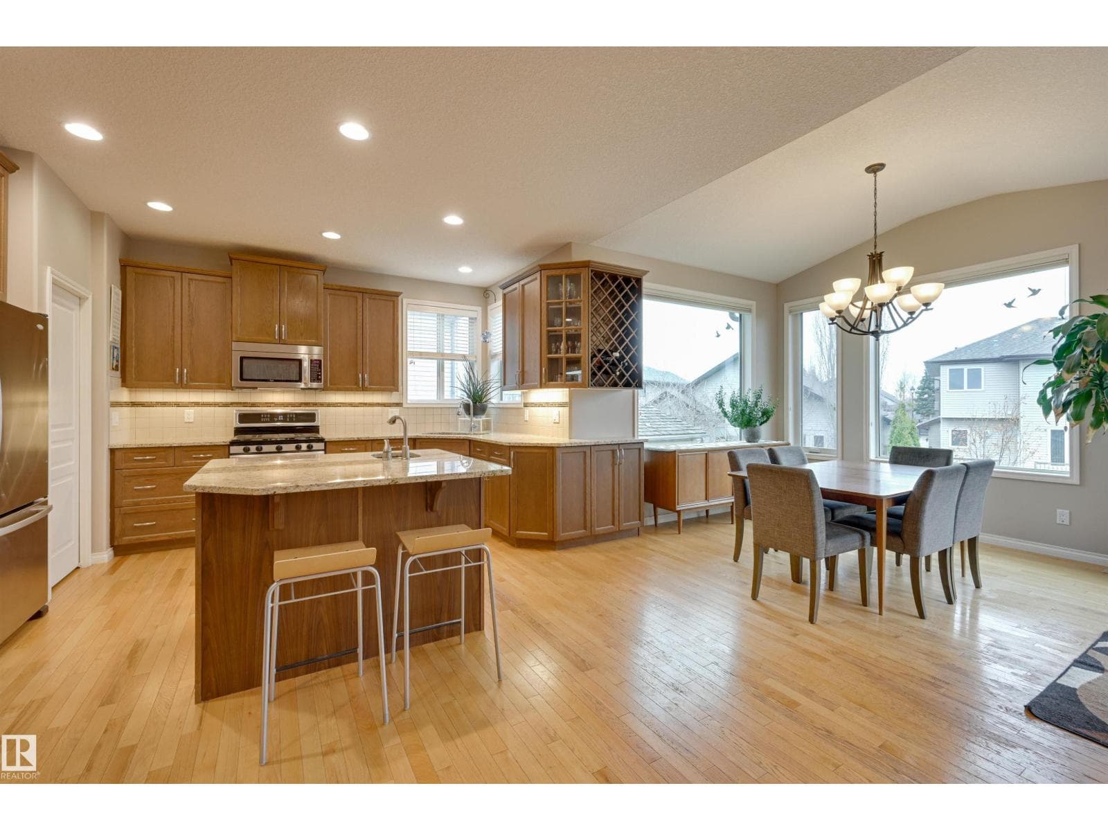 20645 93A AV NW — photo 2