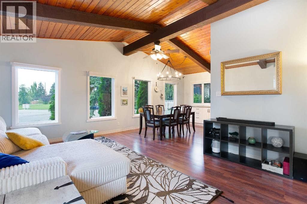 15 Southdale Bay SW — photo 4