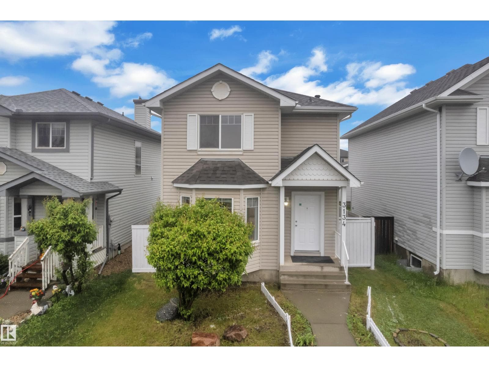 3134 30 AV NW NW