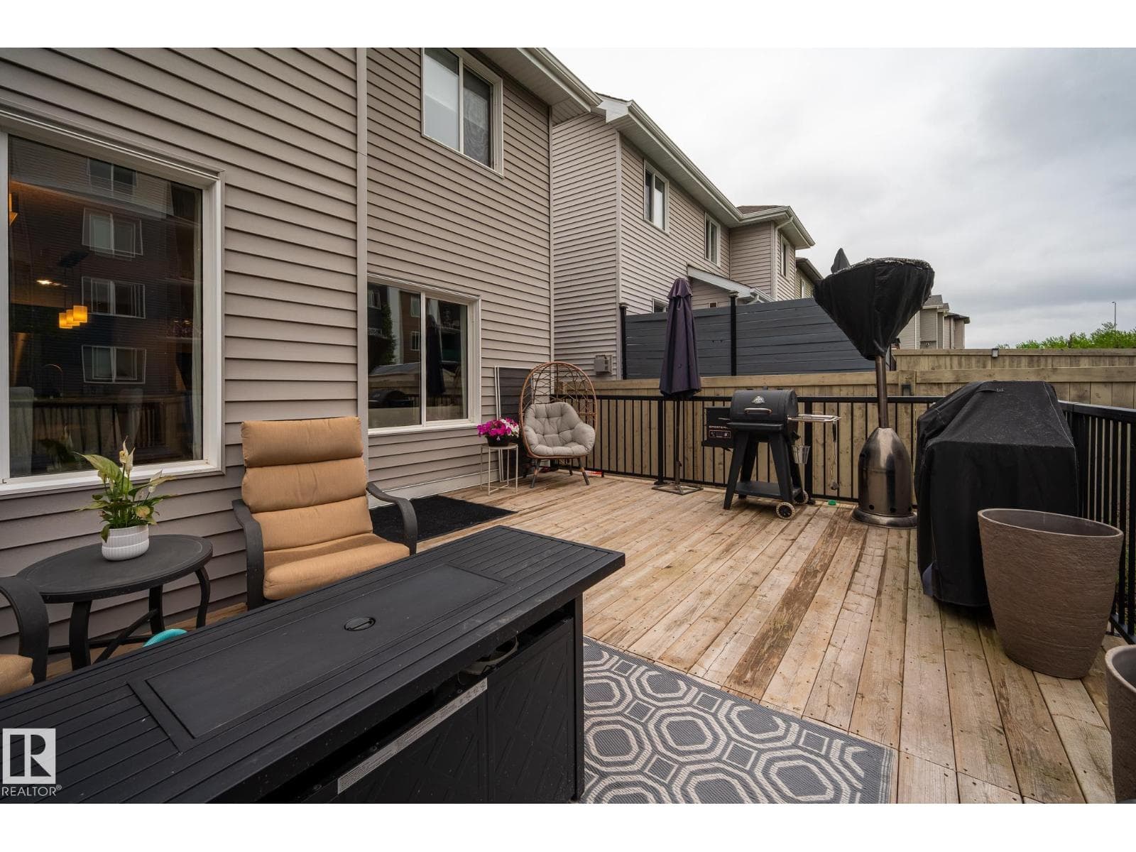 4431 5 ST NW NW — photo 3