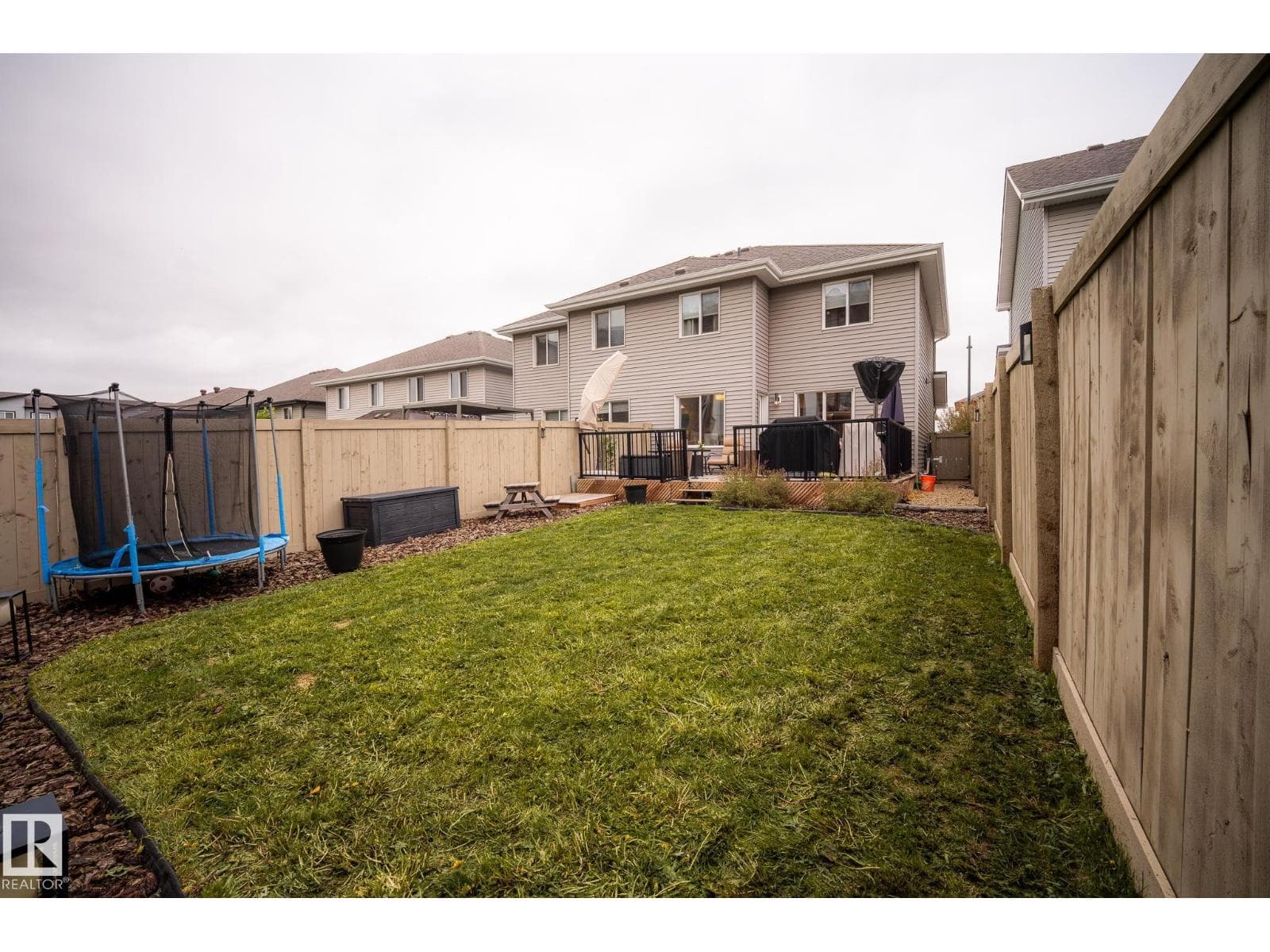 4431 5 ST NW NW — photo 4