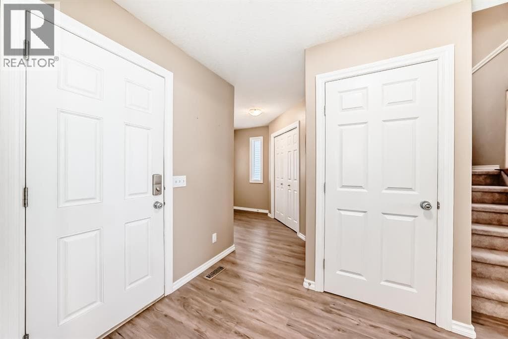 47 Royal Crest Court NW — photo 2
