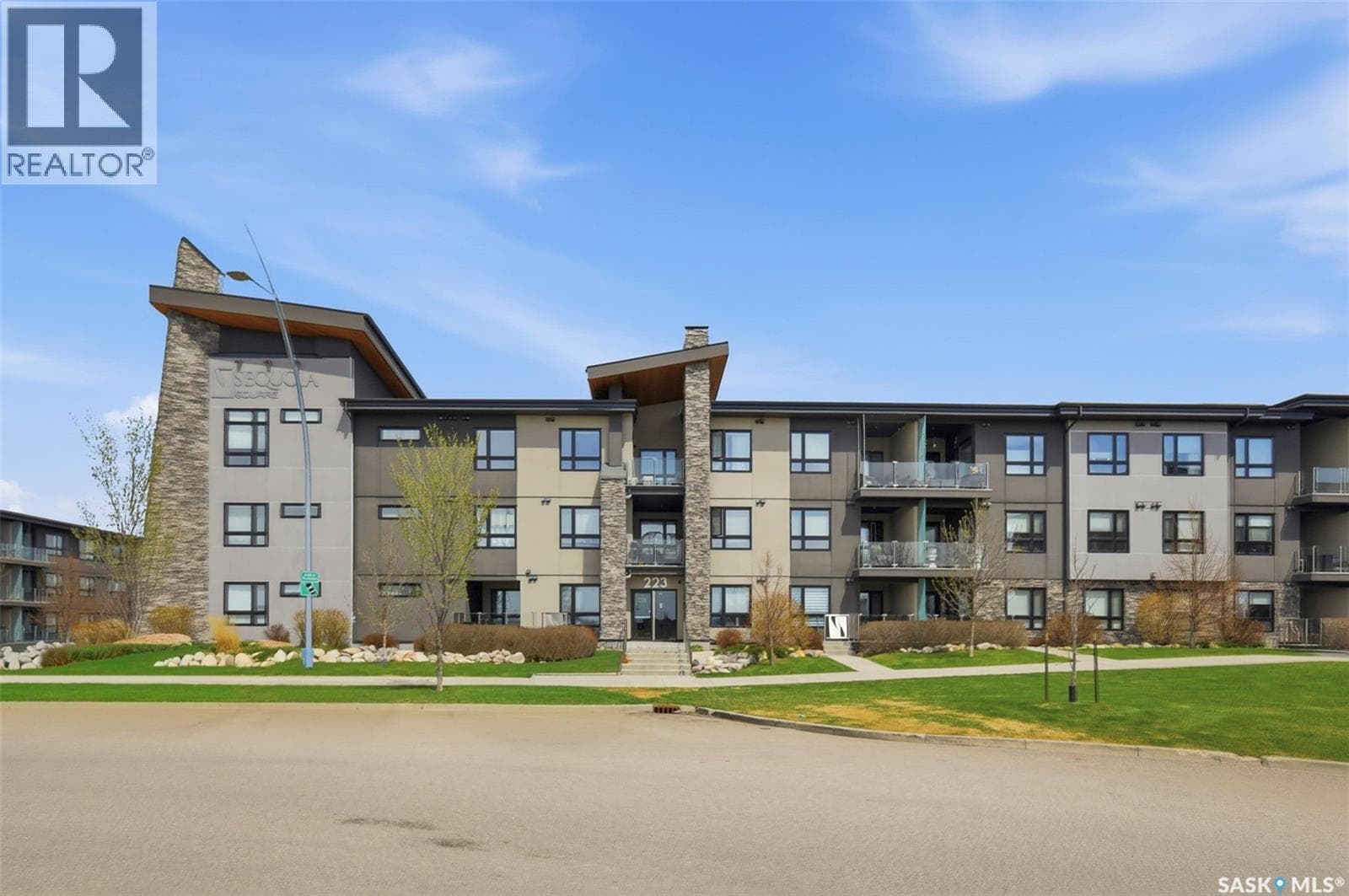 316 223 Evergreen SQUARE
