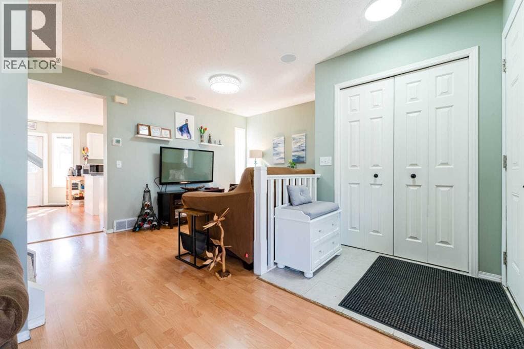 198 Somerside Park SW — photo 4