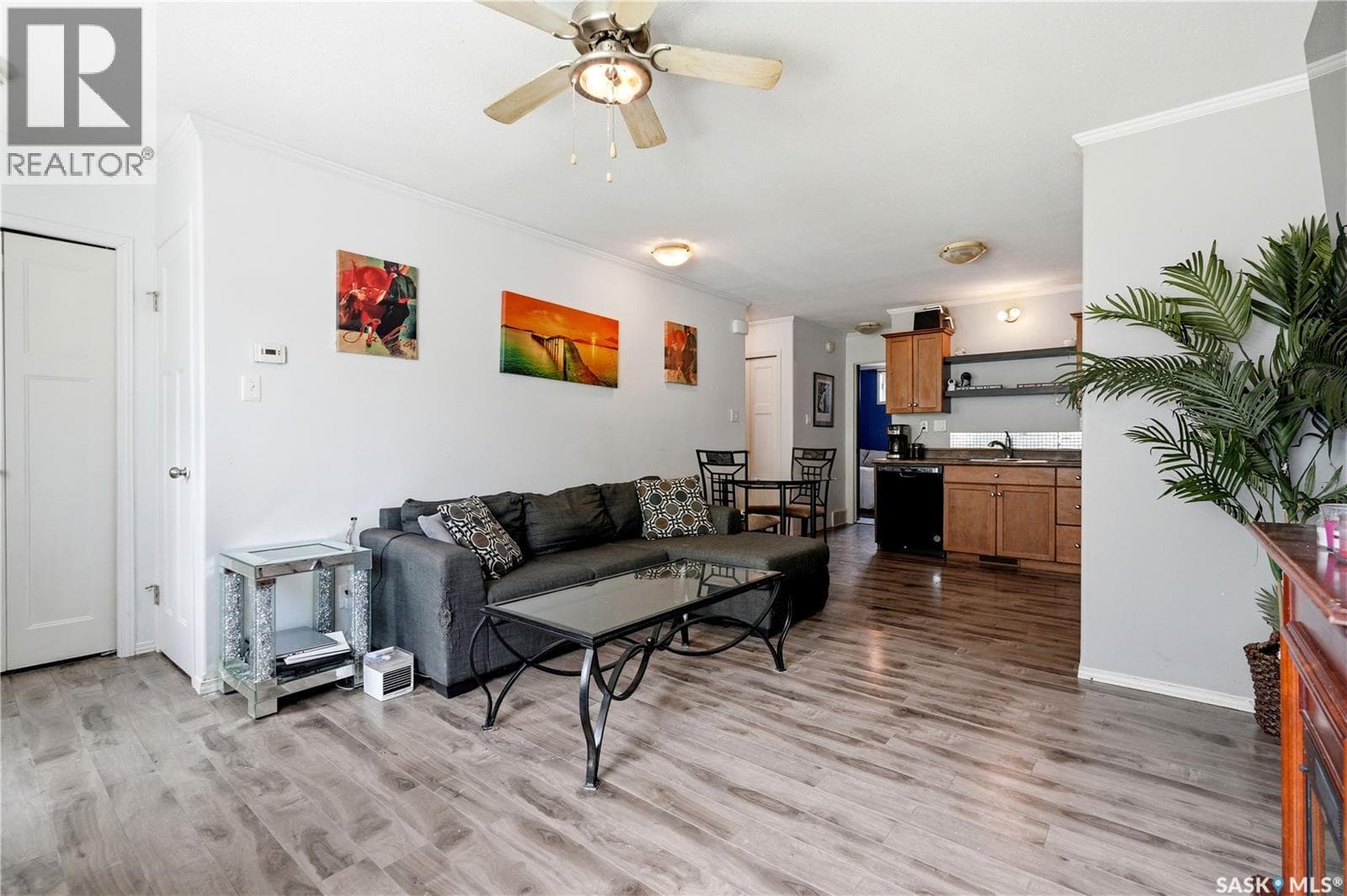 705 1022 Hampton CIRCLE — photo 3