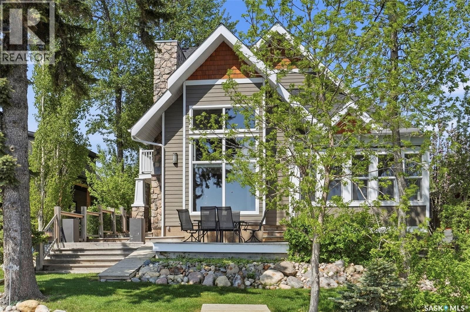 23 Lakeside DRIVE