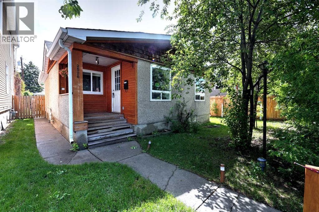2526 16 Street SE — photo 3