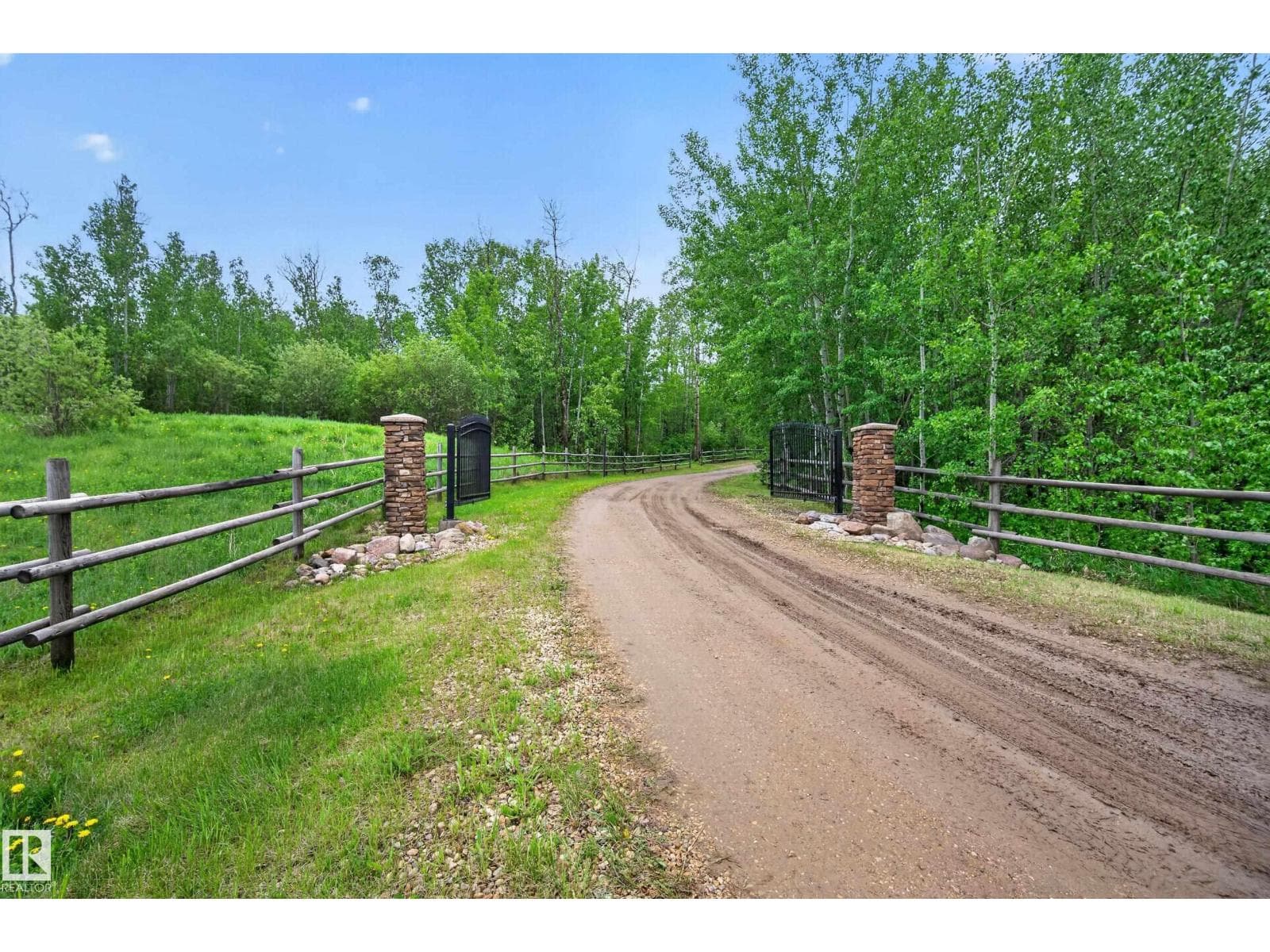 23007 TWP RD 505A — photo 2