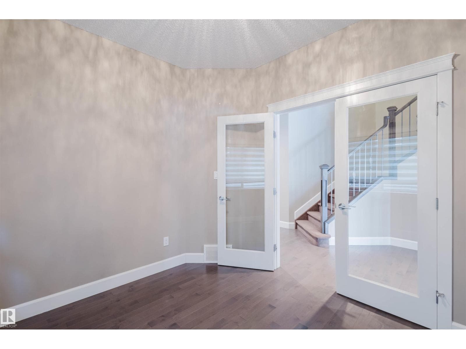 1957 AINSLIE LI SW — photo 4