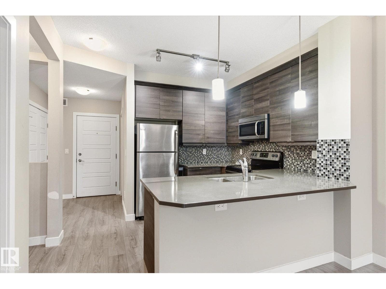 #218 2590 ANDERSON WY SW — photo 2