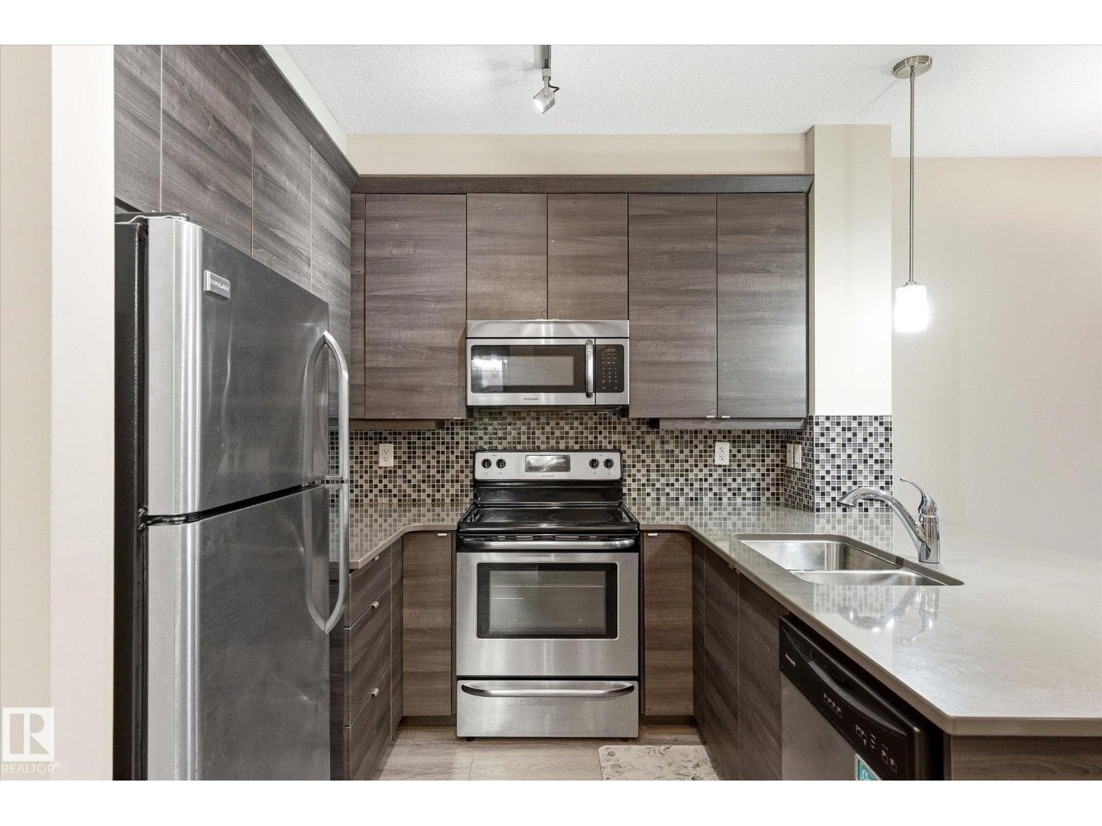 #218 2590 ANDERSON WY SW — photo 3