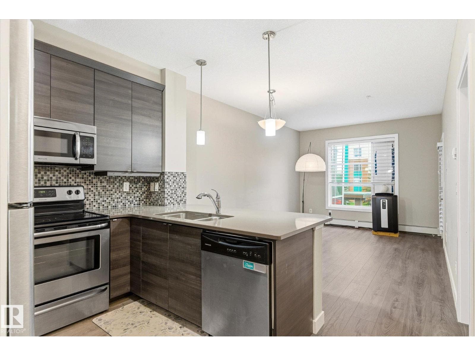 #218 2590 ANDERSON WY SW — photo 4