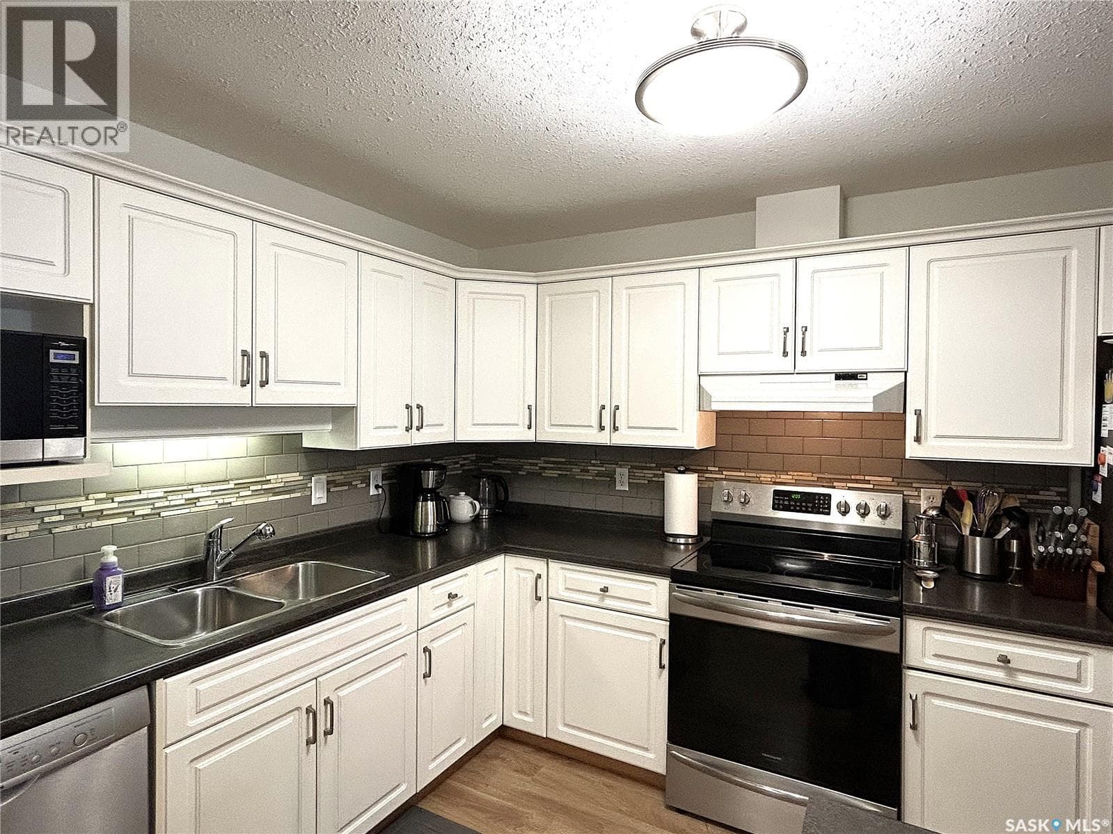 105 910 Heritage VIEW — photo 3