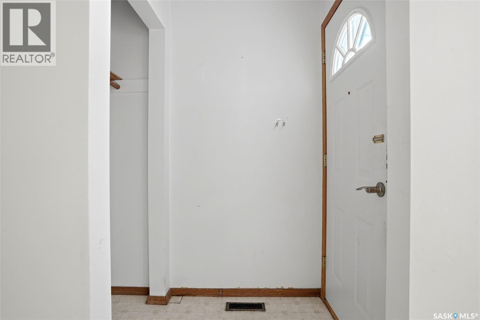 2078 McAra STREET — photo 3