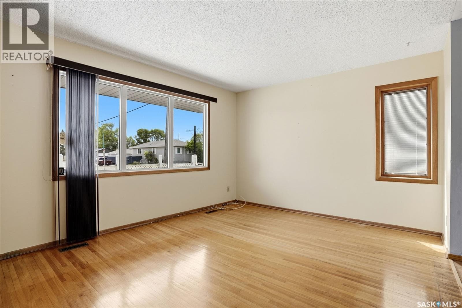 2078 McAra STREET — photo 5