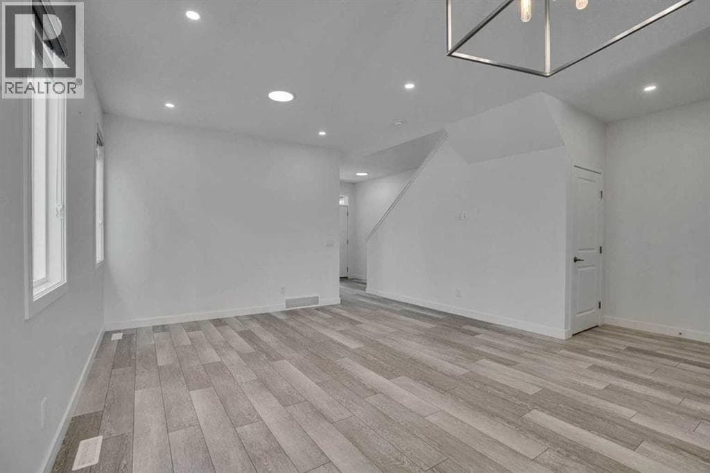 26 Amblehurst Path NW — photo 5