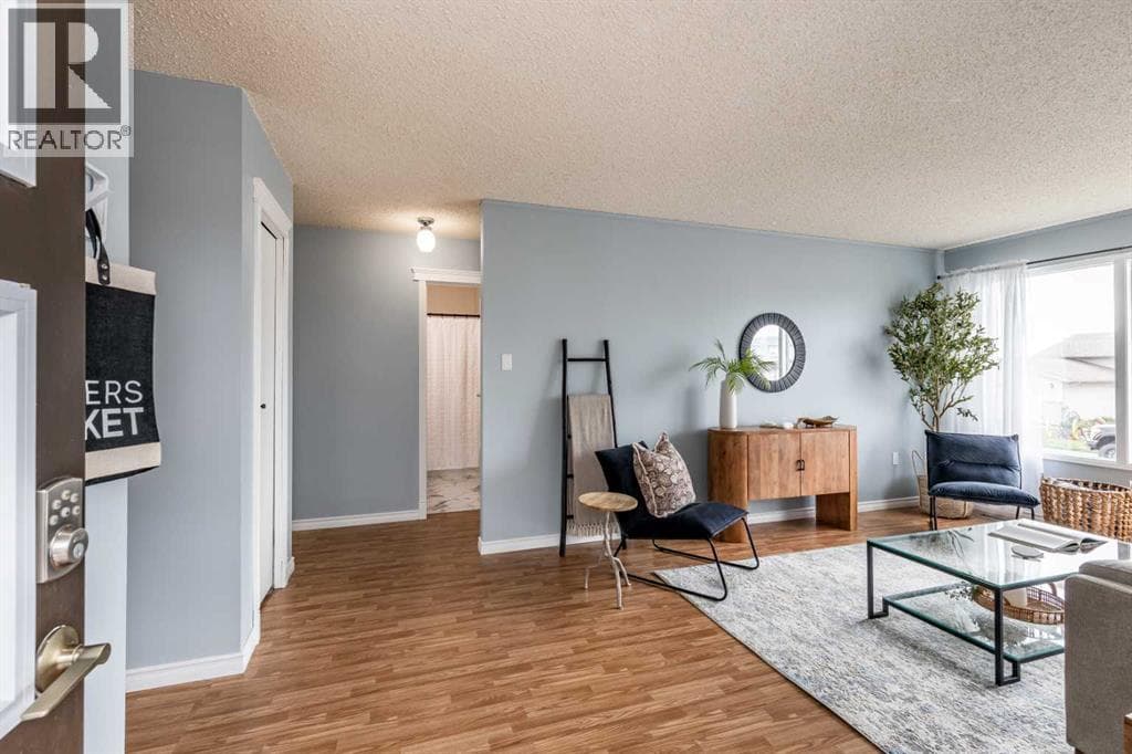910 7 Street SE — photo 3