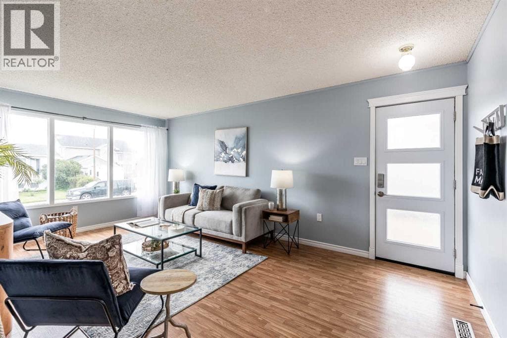 910 7 Street SE — photo 5