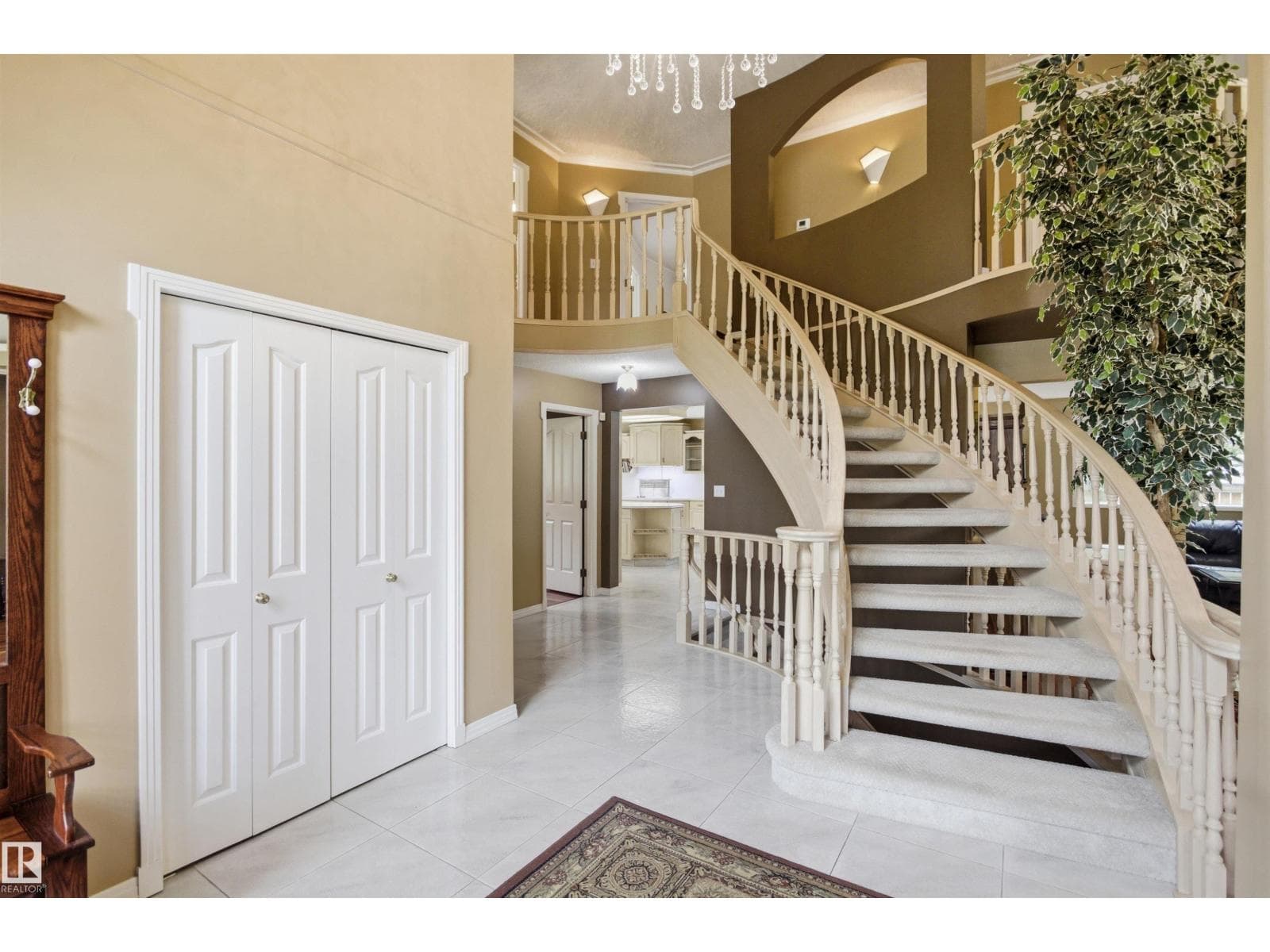 521 ESTATE DR — photo 5