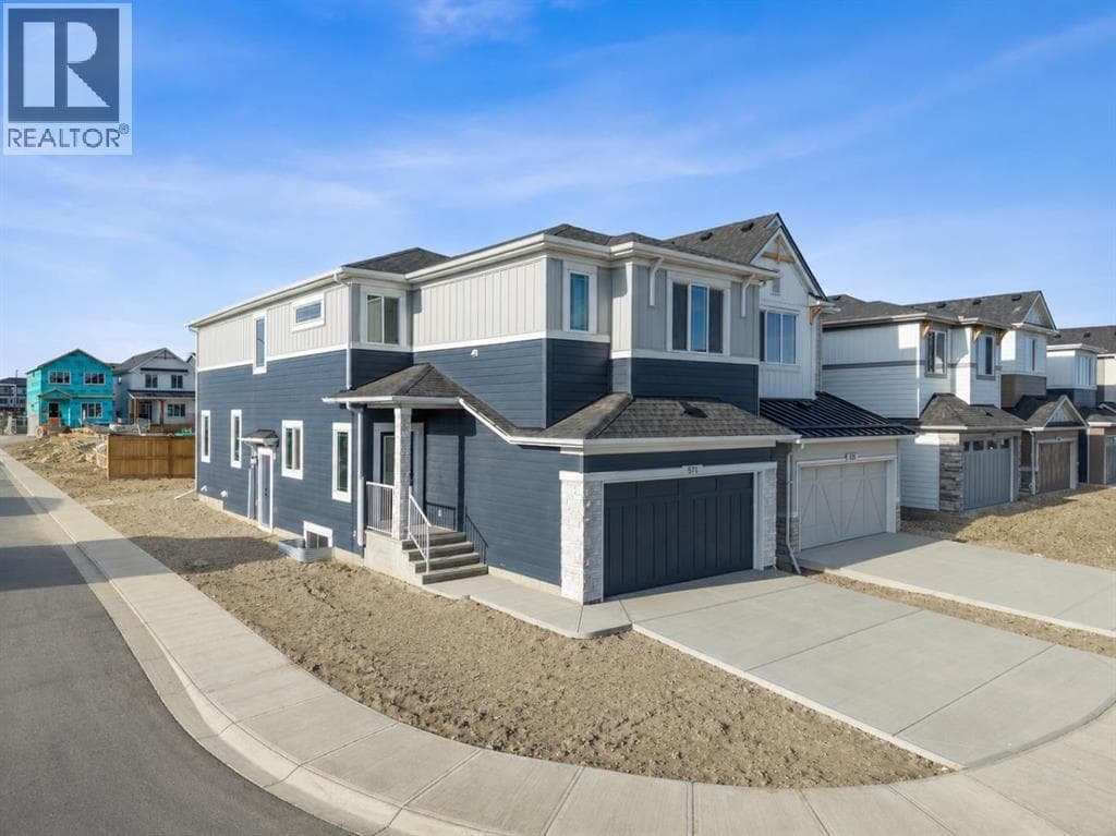 571 Buffaloberry Manor SE — photo 2