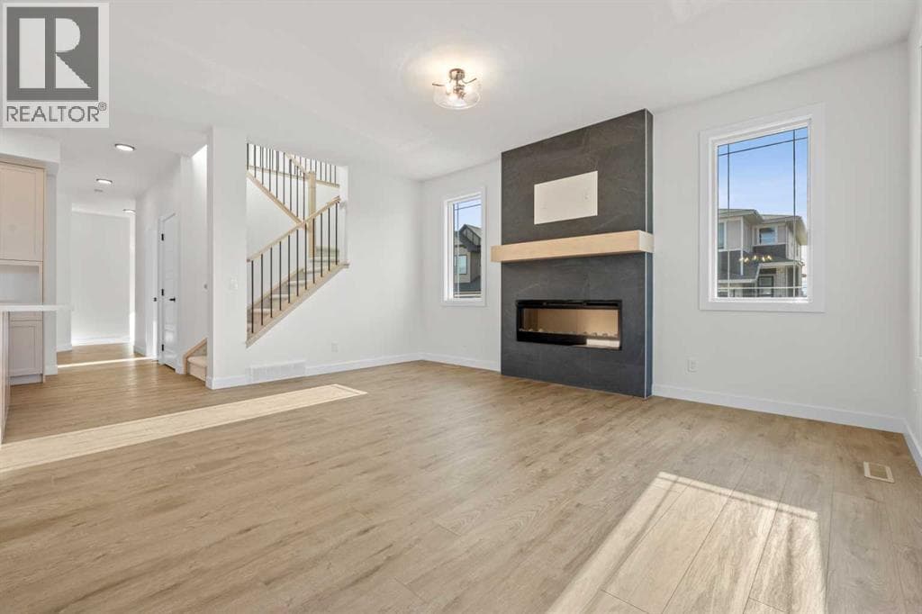 571 Buffaloberry Manor SE — photo 5