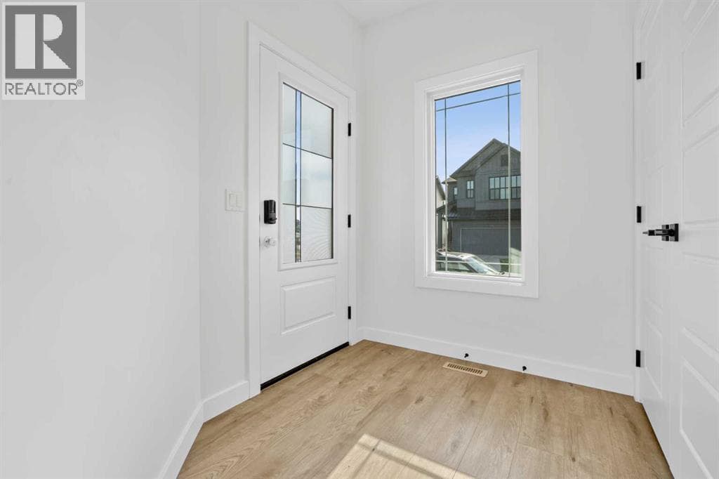 571 Buffaloberry Manor SE — photo 3