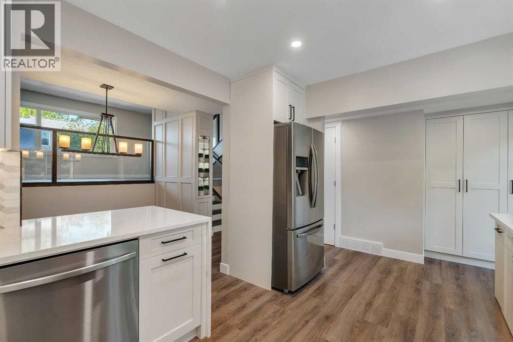 370 Brae Glen Crescent SW — photo 3