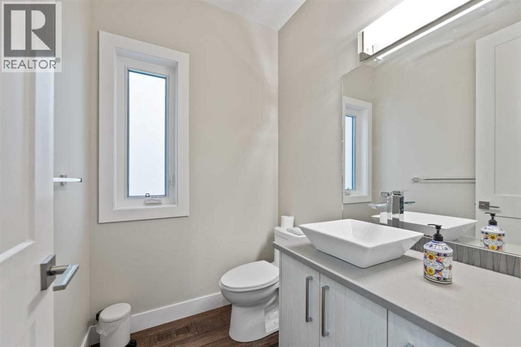 2807 36 Street SW — photo 4