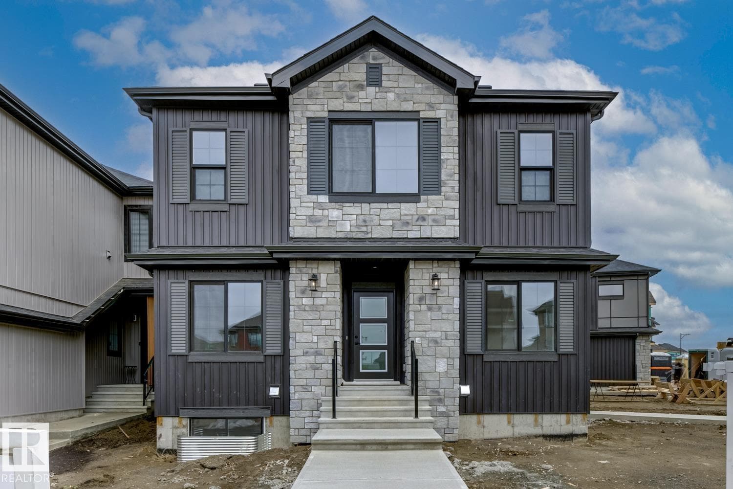 30 Chartres CL NW