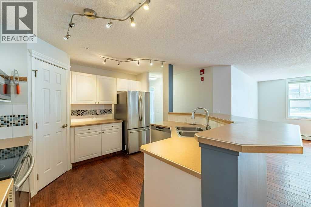 3, 2212 34 Avenue SW — photo 3