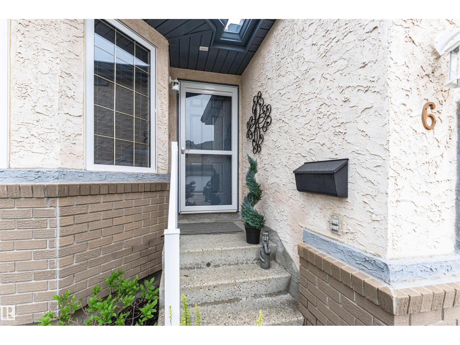 6 ESTATES CO — photo 4