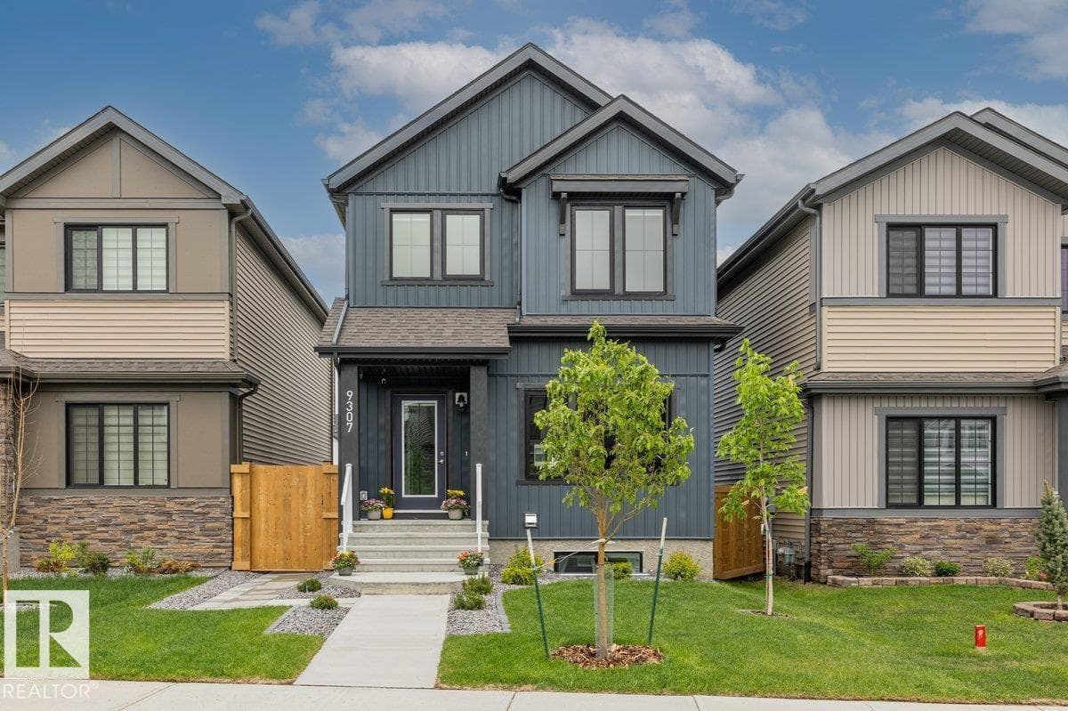 9307 221 ST NW
