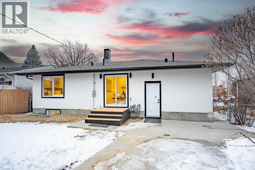 451 Arlington Drive SE — photo 4