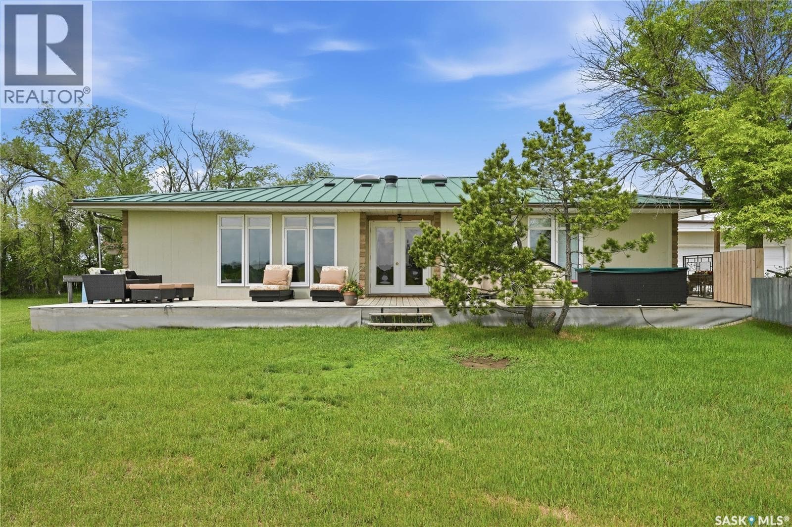 Sacher Acreage